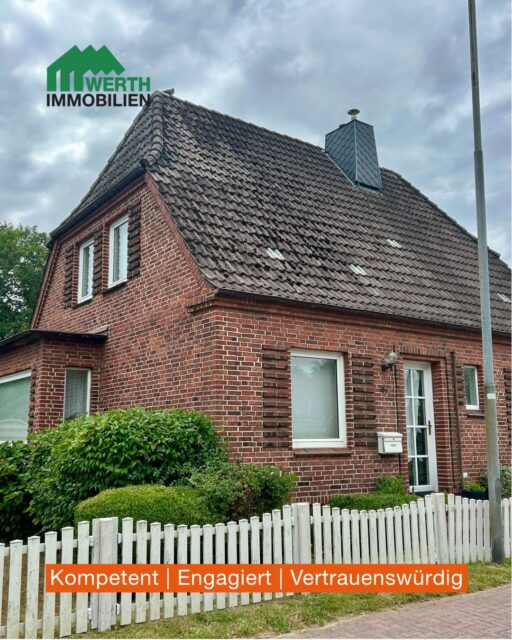 Dieses charmante Einfamilienhaus wartet darauf, von dir in ein modernes Zuhause verwandelt zu werden und bietet dir mit ca. 126 m² Wohnfläche genügend Raum für deine Ideen!
🏠 Objektdetails:
Wohnfläche: ca. 126 m²
Grundstück: ca. 428 m²
Zimmer: 3
Badezimmer: 1
Kaufpreis: 148.000€ (3,57 % Provision (inkl. MwSt.))
⚡ Energieausweisdaten:
Energieausweistyp: Bedarfsausweis
Endenergiebedarf: 540,4 kWh/(m²a)
Energieträger: Öl
Effizienzklasse: H
Baujahr: 1949
Jetzt Besichtigungstermin vereinbaren!
#WerthImmobilien #Immobilienmakler #Immobilien #Schleswig-Holstein #Immobilienvermarktung