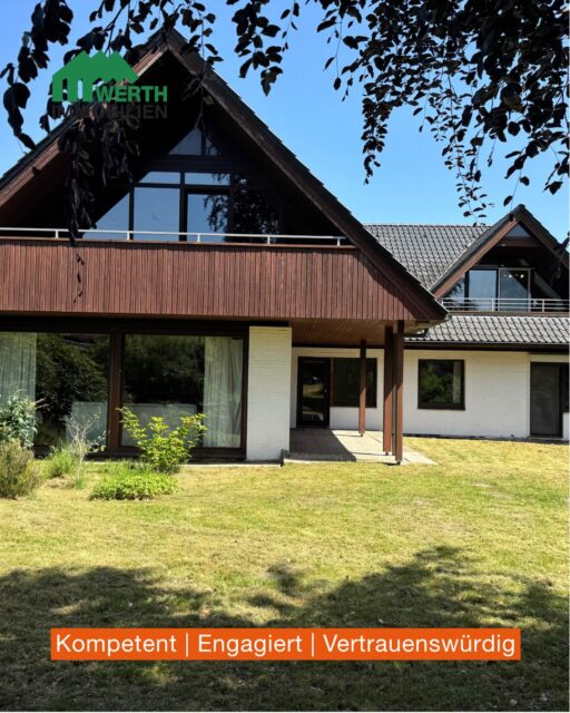 Entdecke dieses vielseitige Einfamilienhaus in Horneburg, das dir auf 232 m² Wohnfläche und einem riesigen Grundstück von 1.365 m² alle Freiheiten lässt! 🏡✨
🏠 Objektdetails:
Wohnfläche: ca. 232 m²
Grundstück: ca. 1.365 m²
Zimmer: 7
Badezimmer: 2
Kaufpreis: 468.000€ (zzgl. 3,57% Provision)
⚡ Energieausweisdaten:
Energieausweistyp: Bedarfsausweis
Endenergiebedarf: 172,3 kWh/(m²a)
Energieträger: Gas
Effizienzklasse: F
Baujahr: 1970
Jetzt Besichtigungstermin vereinbaren!
#WerthImmobilien #Immobilienmakler #Immobilien #Schleswig-Holstein #Immobilienvermarktung