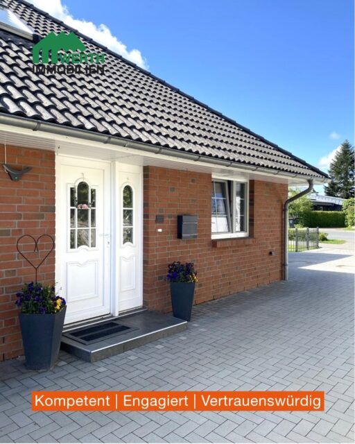 Diese modernisierte Doppelhaushälfte in Mittelangeln verbindet ein stilvolles Wohngefühl mit einer durchdachten Raumaufteilung und einer gehobenen Ausstattung!
🏠 Objektdetails:
Wohnfläche: ca. 120 m²
Grundstück: ca. 410 m²
Zimmer: 6
Badezimmer: 1
Kaufpreis: 349.000€ (zzgl. 3,57% Provision)
⚡ Energieausweisdaten:
Energieausweistyp: Bedarfsausweis
Endenergiebedarf: 34,2 kWh/(m²a)
Energieträger: Luft/Wasser Wärmepumpe
Effizienzklasse: A
Baujahr: 2004
Jetzt Besichtigungstermin vereinbaren!
#WerthImmobilien #Immobilienmakler #Immobilien #Immobilienvermarktung