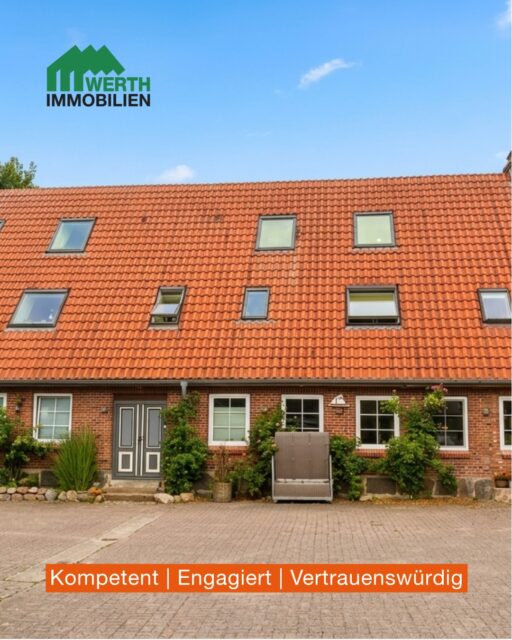 Du suchst ein Zuhause mit richtig viel Platz, Charakter und Möglichkeiten? Dieses sanierte Mehrfamilienhaus in Hürup verbindet den Charme eines Gebäudes aus dem Jahr 1900 mit gehobener Ausstattung und modernen Wohnideen – perfekt für alle, die großzügig wohnen, mehrere Generationen unterbringen oder Wohnen und Arbeiten clever kombinieren möchten.

🏠 Objektdetails:
Wohnfläche: ca. 300 m²
Grundstück: ca. 1.478 m²
Zimmer: 10
Badezimmer: 2
Kaufpreis: 585.000€ (zzgl. 7,14% Provision)

⚡Energieausweisdaten:
Energieausweistyp: Bedarfsausweis
Endenergiebedarf: 80,61 kWh/(m²a)
Energieträger: Luft/Wasser Wärmepumpe
Effizienzklasse: C
Baujahr: 1900

Jetzt Besichtigungstermin vereinbaren!

#WerthImmobilien #Immobilienmakler #Immobilien #Immobilienvermarktung